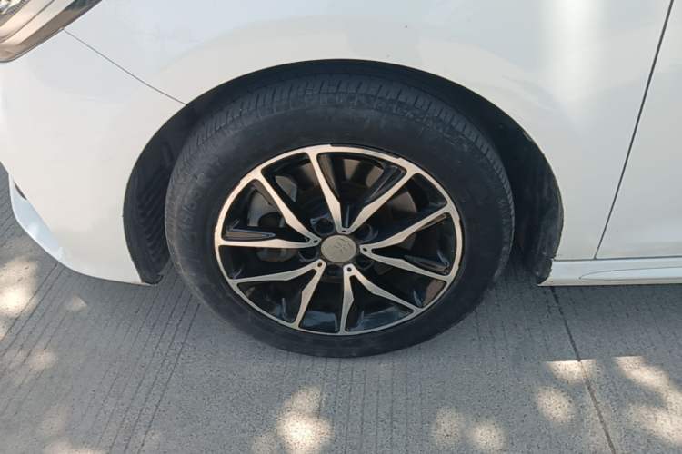Used BYD Song MAX 2017 1.5T Automatic Smart Connect Elite 7-Seater Left Front Wheel Hub