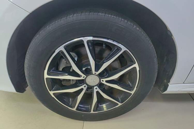 Used BYD Song MAX 2017 1.5T Automatic Smart Connect Elite 7-Seater Left Front Wheel Hub