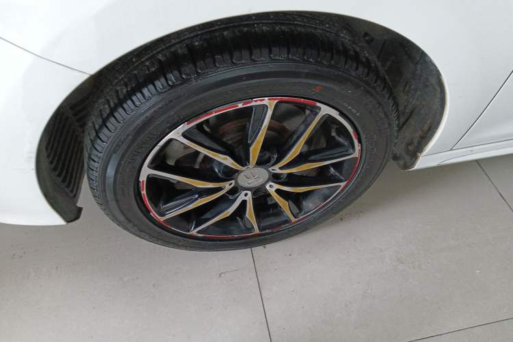 Used BYD Song MAX 2017 1.5T Manual Smart Connect Luxury 7-Seater Left Front Wheel Hub