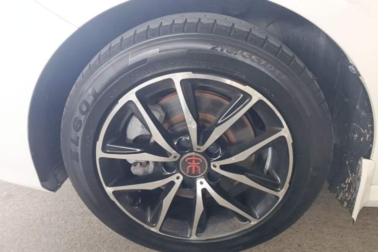Used BYD Song MAX 2017 1.5T Automatic Smart Connect Prestige 7-Seater Left Front Wheel Hub