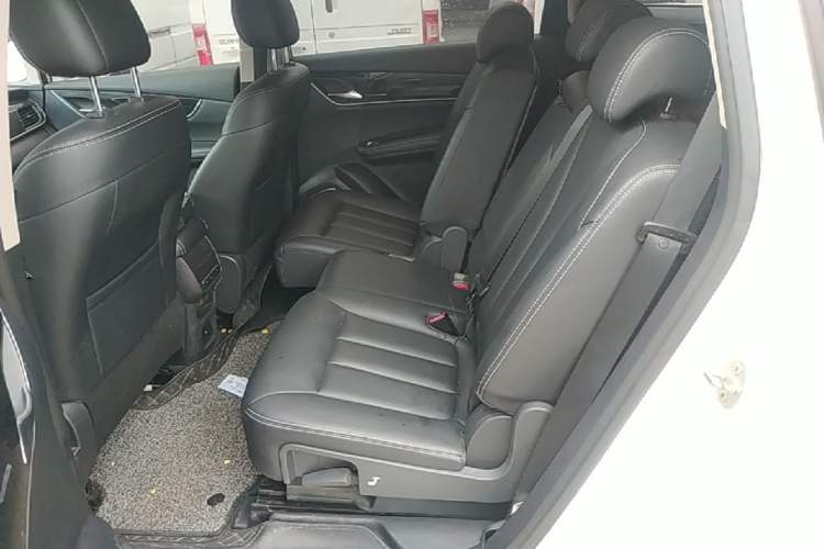 Used BYD Song MAX 2017 1.5T Manual Smart Connect Luxury 7-Seater Left Rear Seat