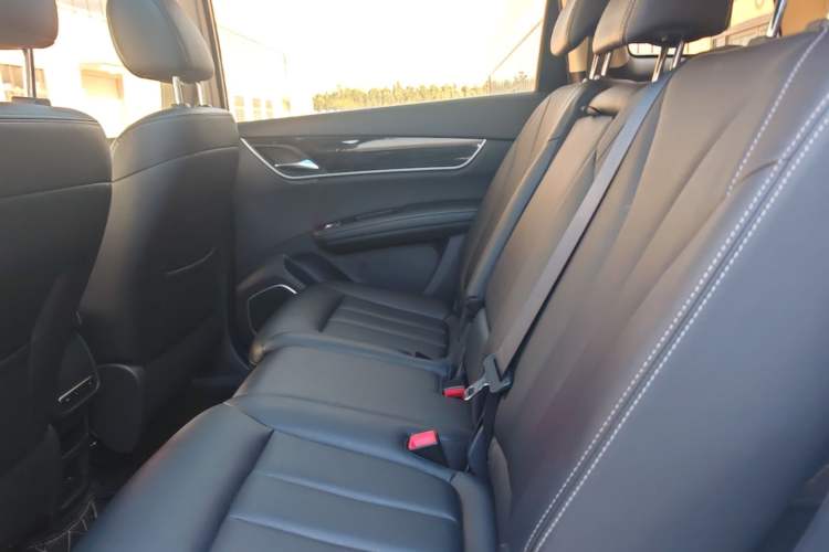 Used BYD Song MAX 2017 1.5T Automatic Smart Connect Elite 7-Seater Left Rear Seat