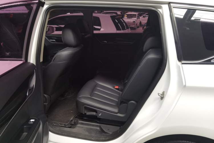 Used BYD Song MAX 2017 1.5T Automatic Smart Connect Luxury 7-Seater Left Rear Seat
