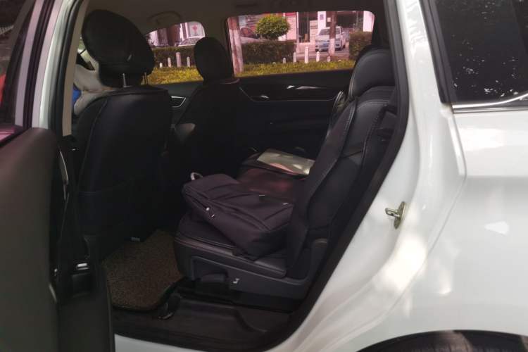 Used BYD Song MAX 2017 1.5T Manual Smart Connect Luxury 7-Seater Left Rear Seat