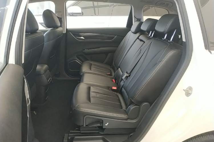 Used BYD Song MAX 2017 1.5T Automatic Smart Connect Elite 7-Seater Left Rear Seat