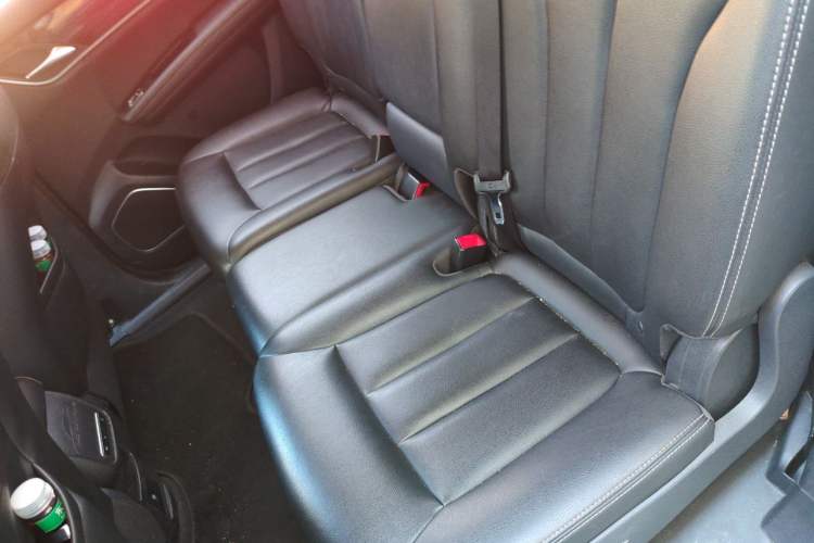 Used BYD Song MAX 2017 1.5T Automatic Smart Connect Prestige 7-Seater Left Rear Seat