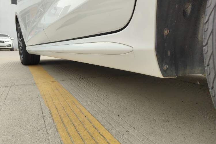 Used BYD Song MAX 2017 1.5T Automatic Smart Connect Elite 7-Seater Left Side Sill