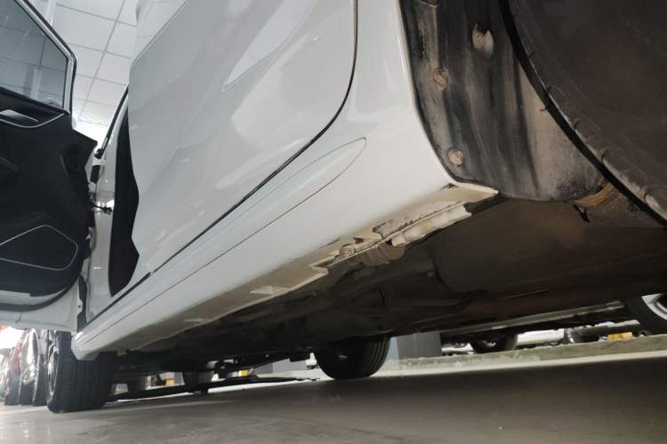 Used BYD Song MAX 2017 1.5T Automatic Smart Connect Luxury 7-Seater Left Side Sill