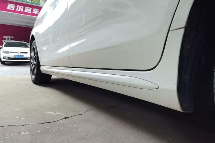 Used BYD Song MAX 2017 1.5T Automatic Smart Connect Elite 7-Seater Left Side Sill