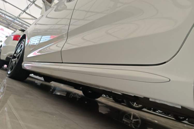 Used BYD Song MAX 2017 1.5T Automatic Smart Connect Elite 7-Seater Left Side Sill
