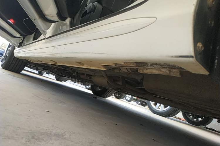Used BYD Song MAX 2017 1.5T Automatic Smart Connect Elite 7-Seater Left Side Sill