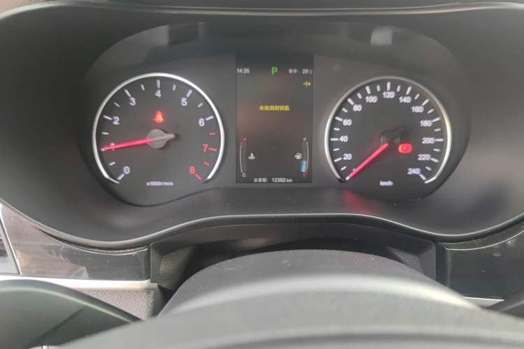 Used BYD Song MAX 2017 1.5T Automatic Smart Connect Luxury 7-Seater Odometer Close Up