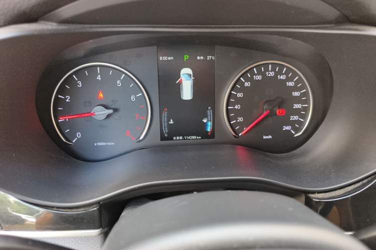 Used BYD Song MAX 2017 1.5T Automatic Smart Connect Luxury 7-Seater Odometer Close Up