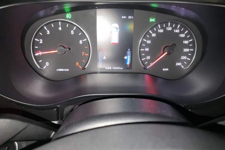 Used BYD Song MAX 2017 1.5T Automatic Smart Connect Luxury 7-Seater Odometer Close Up