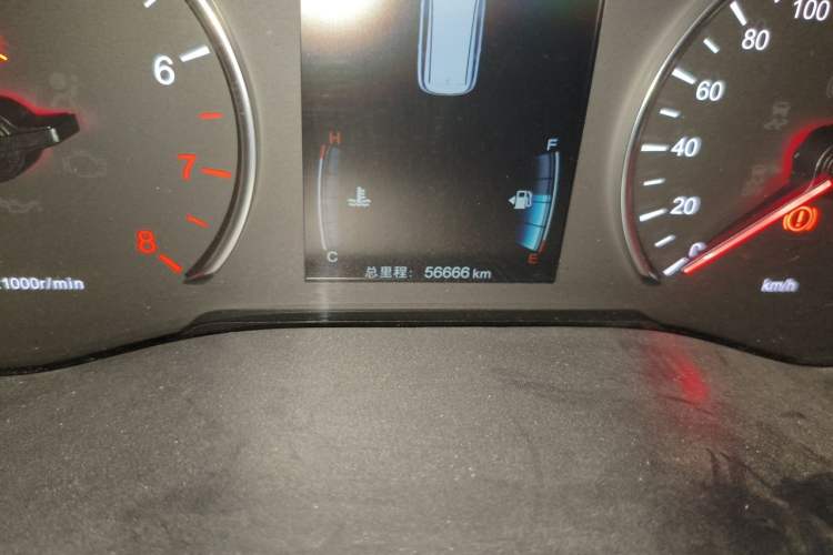 Used BYD Song MAX 2017 1.5T Manual Smart Connect Luxury 7-Seater Odometer Close Up