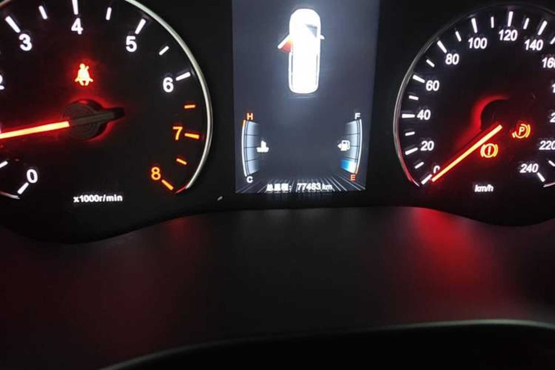 Used BYD Song MAX 2017 1.5T Automatic Smart Connect Luxury 7-Seater Odometer Close Up