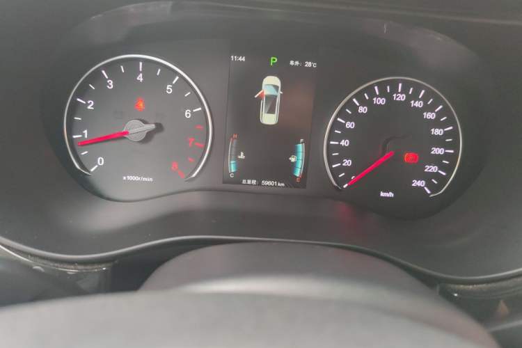 Used BYD Song MAX 2017 1.5T Automatic Smart Connect Elite 7-Seater Odometer Close Up