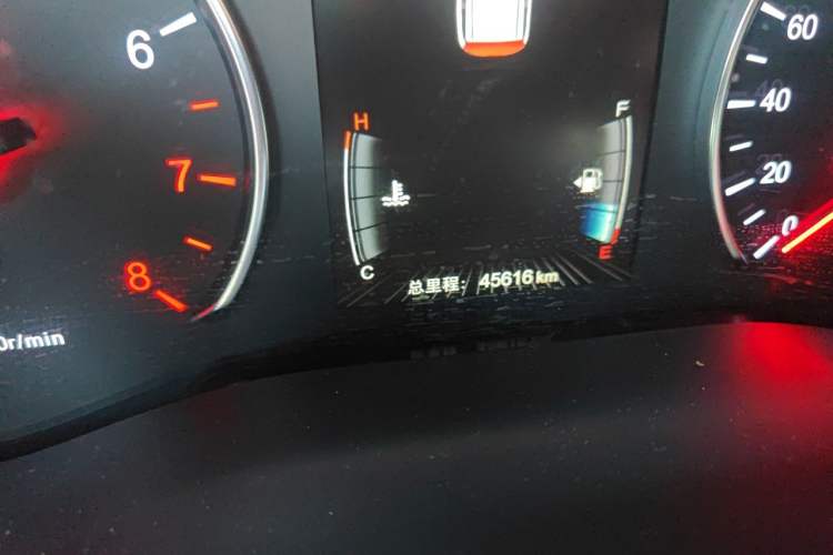 Used BYD Song MAX 2017 1.5T Automatic Smart Connect Luxury 7-Seater Odometer Close Up
