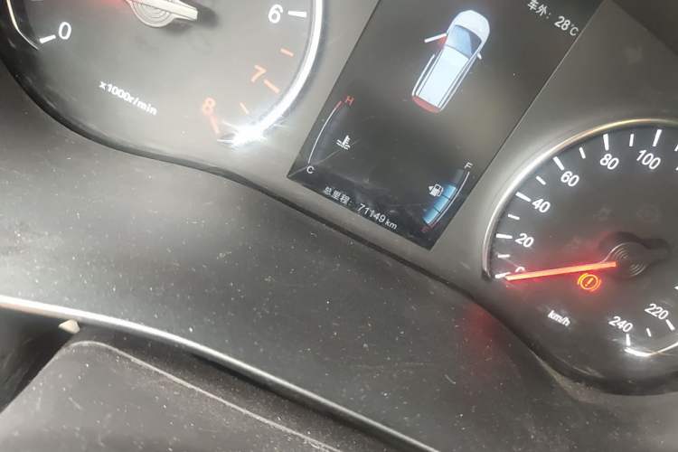 Used BYD Song MAX 2017 1.5T Manual Smart Connect Luxury 7-Seater Odometer Close Up