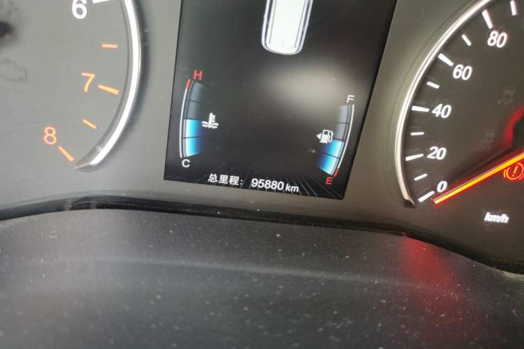 Used BYD Song MAX 2017 1.5T Automatic Smart Connect Luxury 7-Seater Odometer Close Up