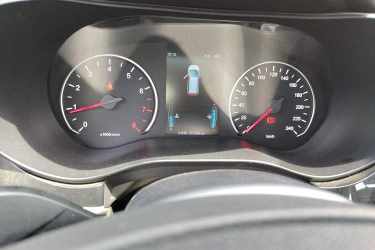Used BYD Song MAX 2017 1.5T Manual Smart Connect Luxury 7-Seater Odometer Close Up