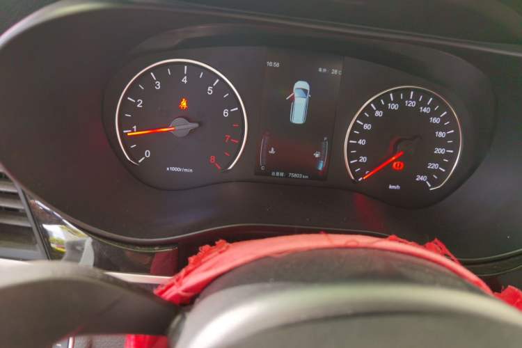 Used BYD Song MAX 2017 1.5T Manual Smart Connect Luxury 7-Seater Odometer Close Up