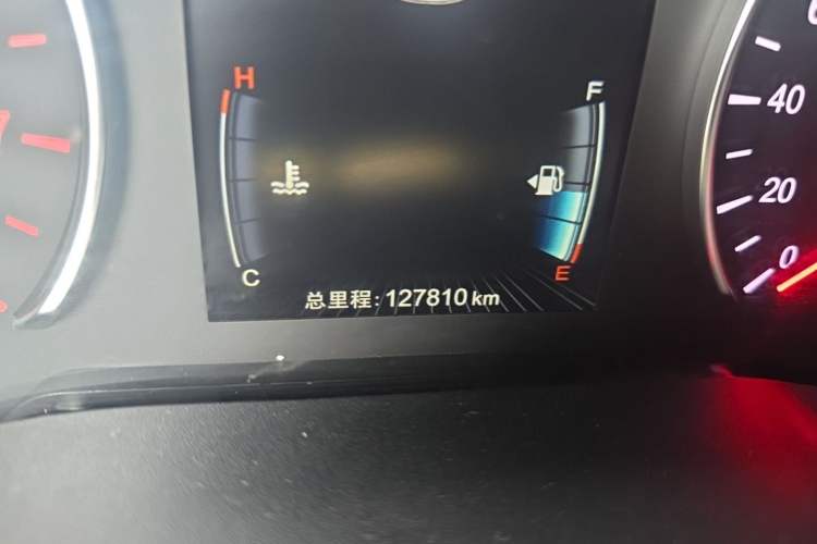 Used BYD Song MAX 2017 1.5T Automatic Smart Connect Luxury 7-Seater Odometer Close Up