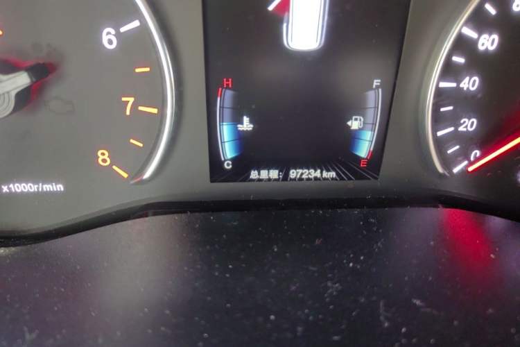 Used BYD Song MAX 2017 1.5T Manual Comfort 7-Seater Odometer Close Up
