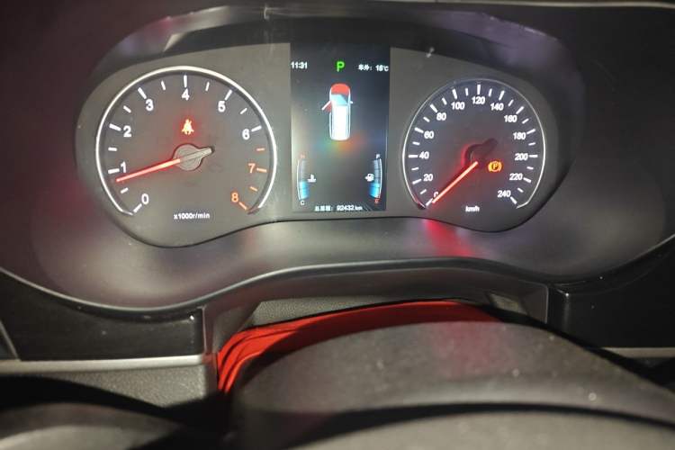 Used BYD Song MAX 2017 1.5T Automatic Smart Connect Luxury 7-Seater Odometer Close Up