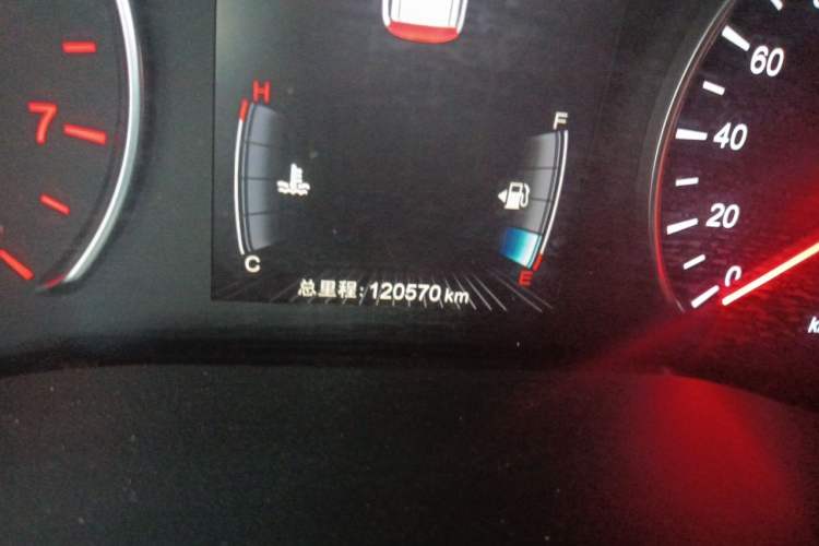 Used BYD Song MAX 2017 1.5T Automatic Smart Connect Luxury 7-Seater Odometer Close Up