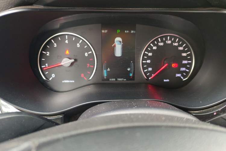 Used BYD Song MAX 2017 1.5T Automatic Smart Connect Luxury 7-Seater Odometer Close Up