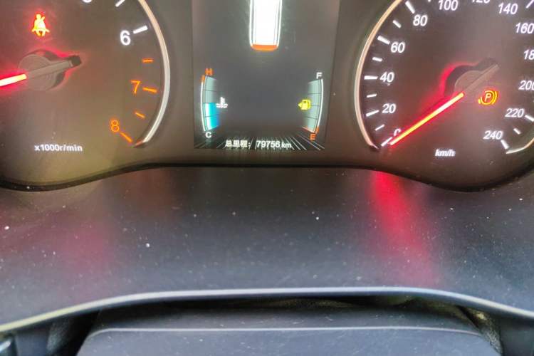 Used BYD Song MAX 2017 1.5T Automatic Smart Connect Luxury 7-Seater Odometer Close Up