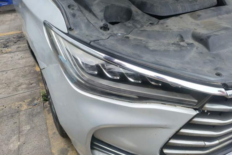 Used BYD Song MAX 2017 1.5T Automatic Smart Connect Luxury 7-Seater Right Front Headlight