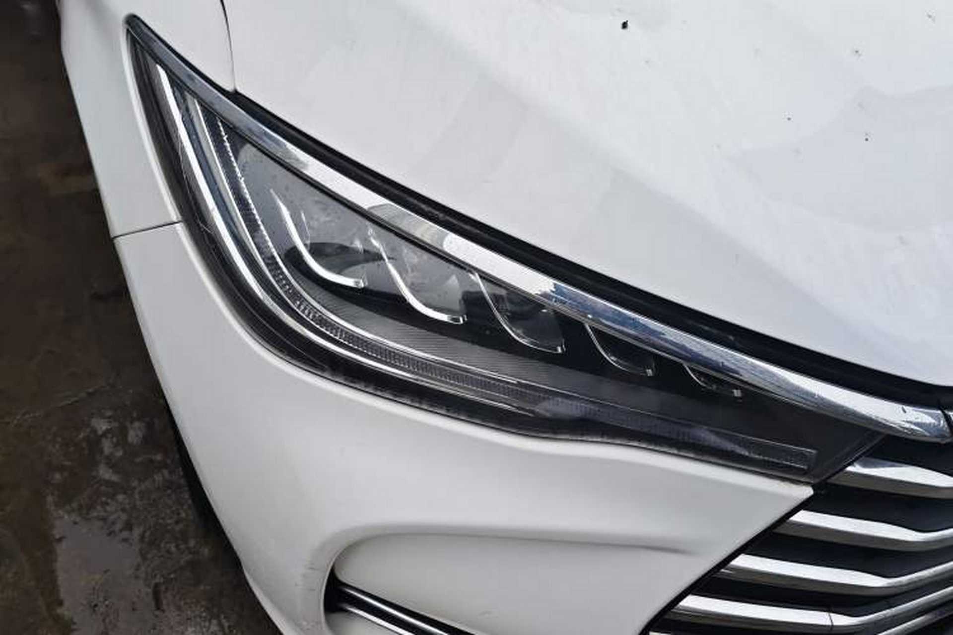 Used BYD Song MAX 2017 1.5T Automatic Smart Connect Elite 7-Seater Right Front Headlight
