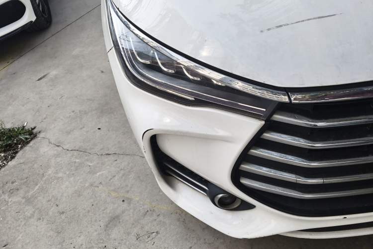 Used BYD Song MAX 2017 1.5T Manual Comfort 7-Seater Right Front Headlight