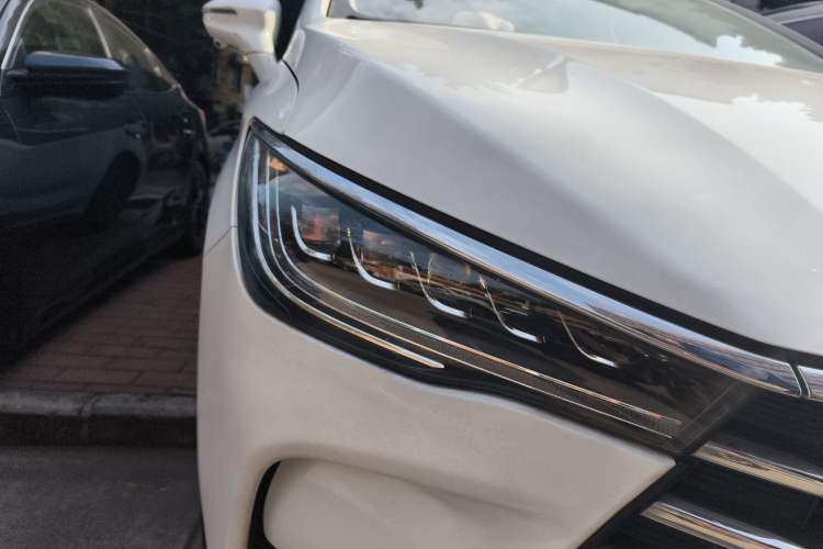 Used BYD Song MAX 2017 1.5T Automatic Smart Connect Elite 7-Seater Right Front Headlight