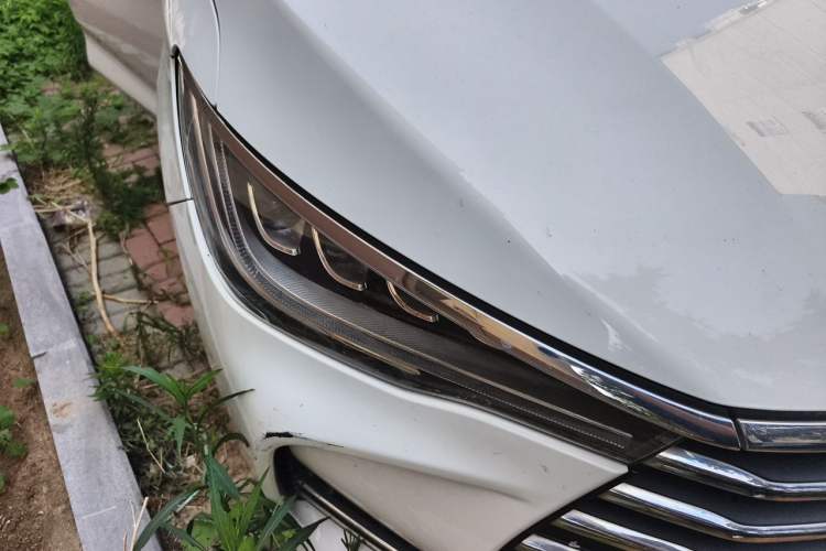 Used BYD Song MAX 2017 1.5T Automatic Smart Connect Luxury 7-Seater Right Front Headlight