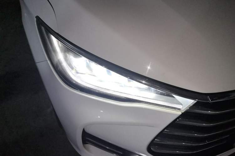 Used BYD Song MAX 2017 1.5T Automatic Smart Connect Luxury 7-Seater Right Front Headlight
