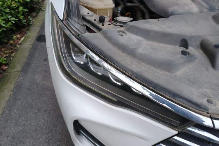 Used BYD Song MAX 2017 1.5T Manual Smart Connect Luxury 7-Seater Right Front Headlight