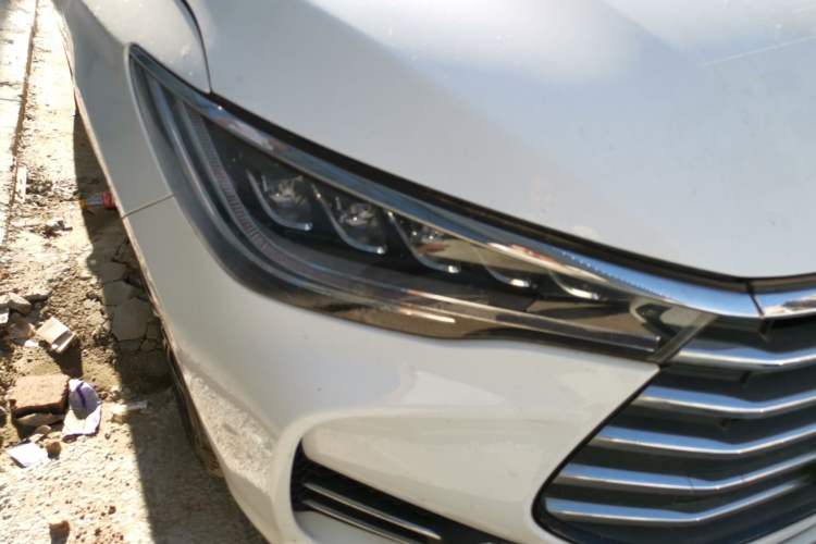Used BYD Song MAX 2017 1.5T Manual Smart Connect Luxury 7-Seater Right Front Headlight