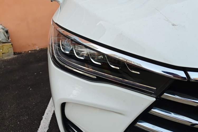 Used BYD Song MAX 2017 1.5T Automatic Smart Connect Elite 7-Seater Right Front Headlight