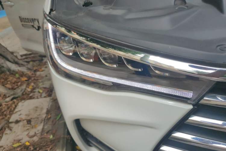 Used BYD Song MAX 2017 1.5T Automatic Smart Connect Elite 7-Seater Right Front Headlight