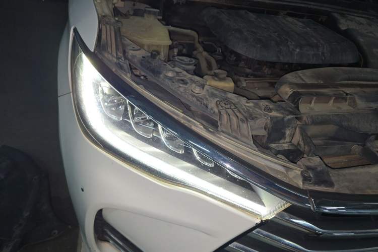 Used BYD Song MAX 2017 1.5T Automatic Smart Connect Luxury 7-Seater Right Front Headlight