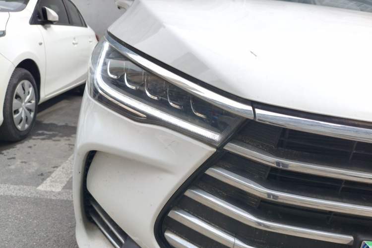 Used BYD Song MAX 2017 1.5T Automatic Smart Connect Elite 7-Seater Right Front Headlight