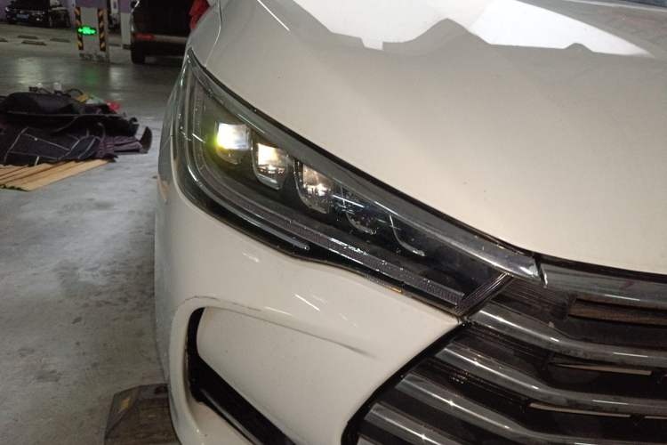 Used BYD Song MAX 2017 1.5T Automatic Smart Connect Elite 7-Seater Right Front Headlight