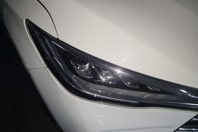 Used BYD Song MAX 2017 1.5T Automatic Smart Connect Elite 7-Seater Right Front Headlight