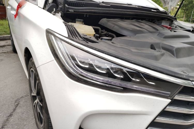 Used BYD Song MAX 2017 1.5T Manual Smart Connect Luxury 7-Seater Right Front Headlight
