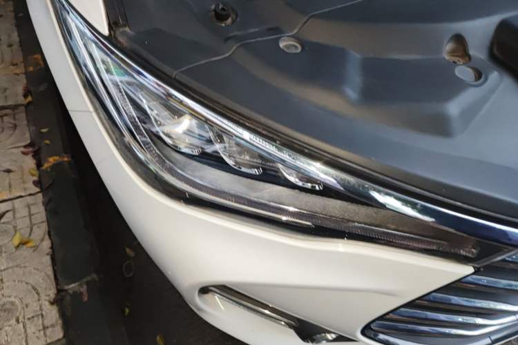 Used BYD Song MAX 2017 1.5T Automatic Smart Connect Elite 7-Seater Right Front Headlight