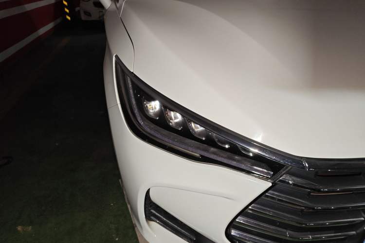 Used BYD Song MAX 2017 1.5T Automatic Smart Connect Elite 7-Seater Right Front Headlight