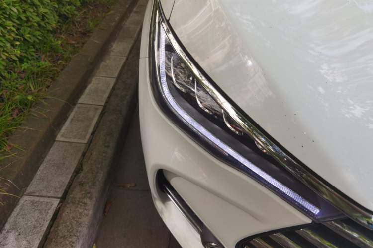 Used BYD Song MAX 2017 1.5T Manual Smart Connect Luxury 7-Seater Right Front Headlight